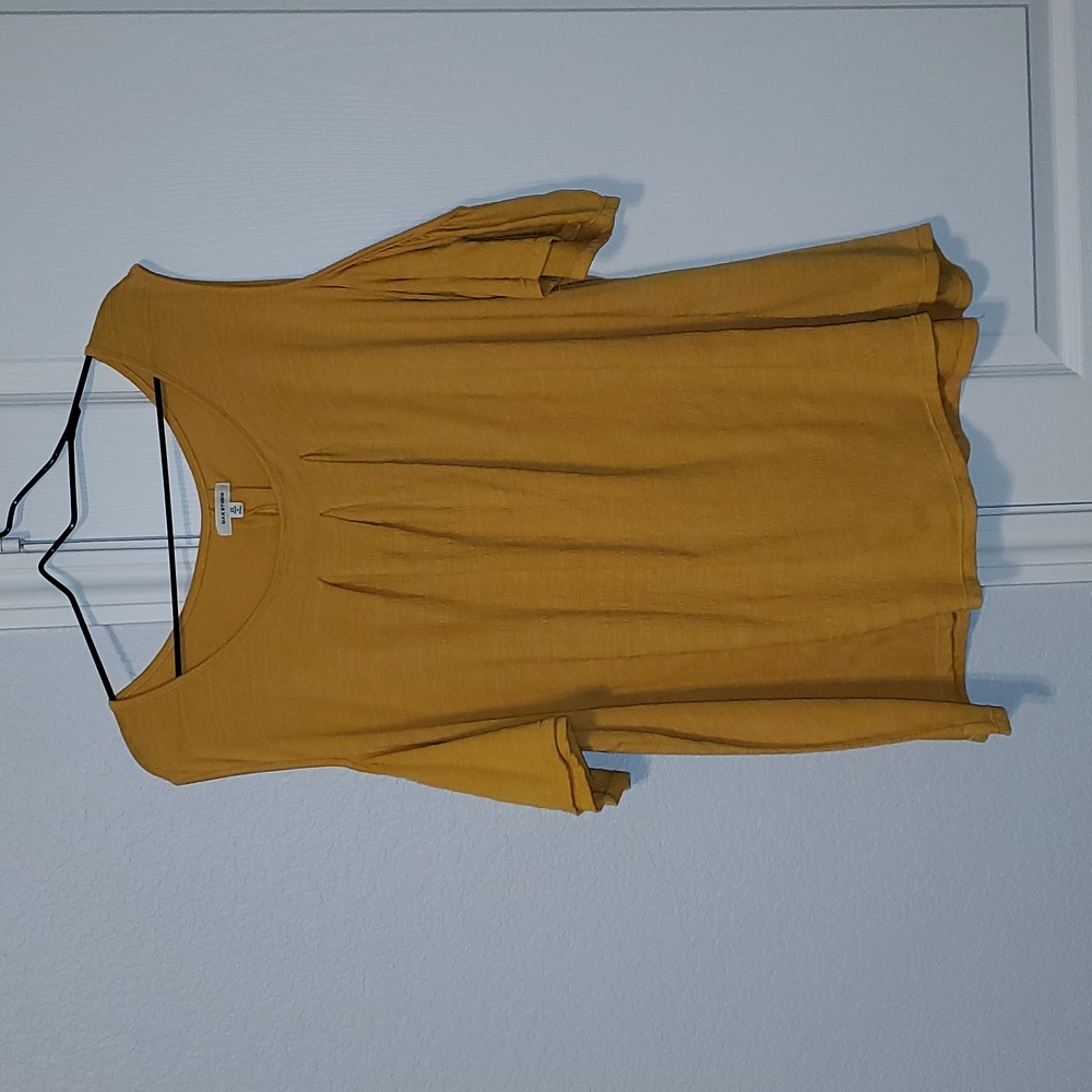 Cold shoulder top